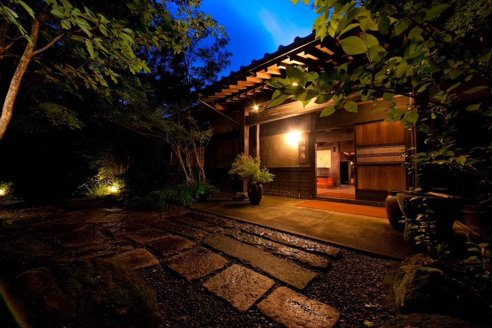 Yufuin Ryokan Gettouan — 5-Star Luxury Hotel in Yufu, Japan