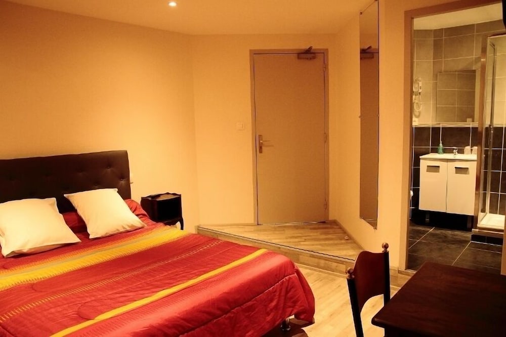 Hotel Pourcheresse in Dole, France