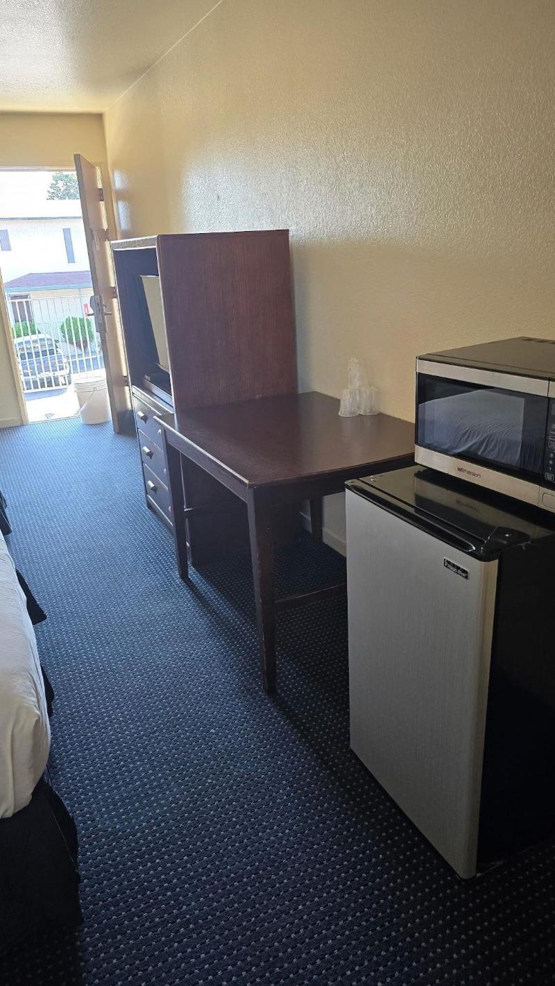 Terrace Inn and Suites - photo 16