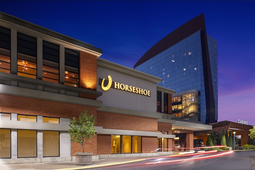 HoteLumiere at the Arch A Caesars Rewards Destination — 4-Star Luxury Hotel in St. Louis, United States