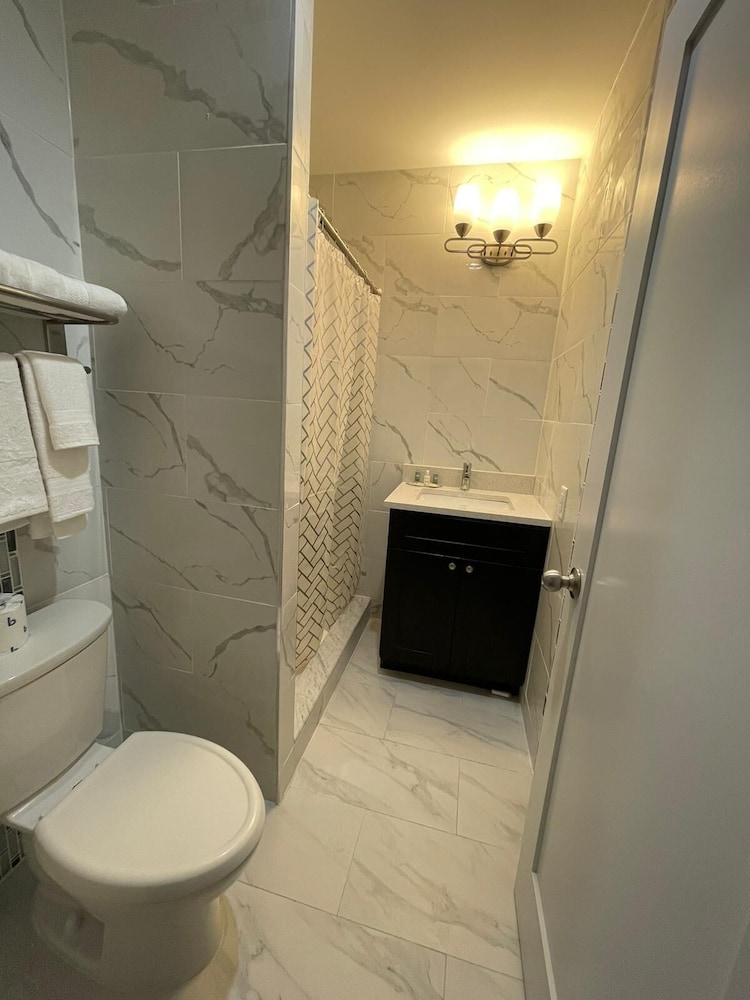 Thatford Hotel - photo 13