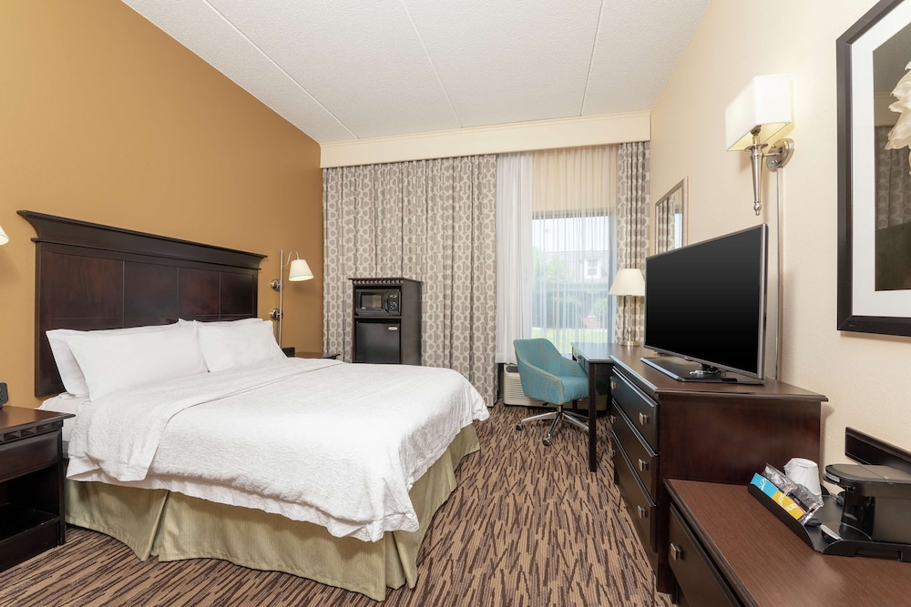Hampton Inn & Suites Cleveland Airport Middleburg Heights - photo 19