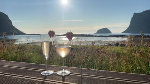 Magic views and walking distance to best beaches in Leknes, Norway