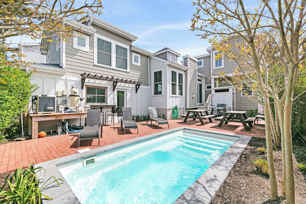 Walk to Sand & Fantasy Island: Beach Haven Getaway in Beach Haven, United States