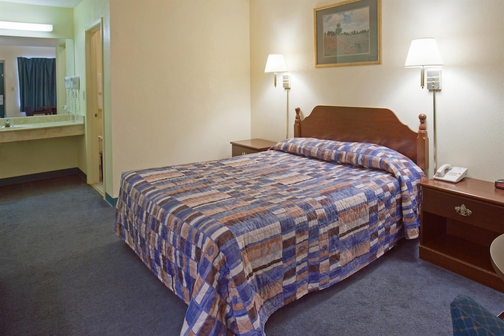Americas Inn - photo 7