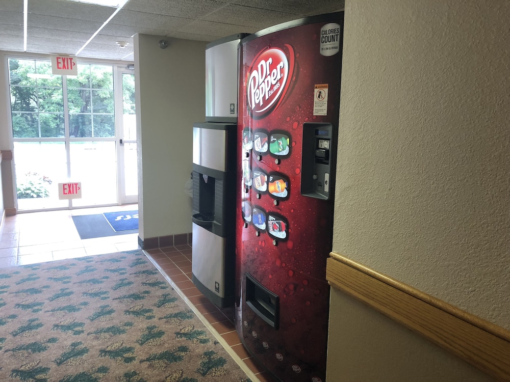 Boarders Inn & Suites by Cobblestone Hotels Fayette - photo 41