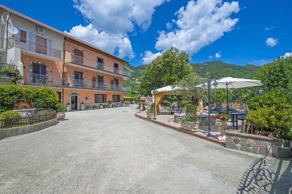 B&B Il Girasole — 4-Star Luxury Hotel in Agerola, Italy