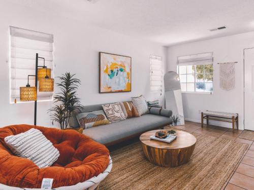Chic Mid Century Boho Oasis 15 min to Old Town