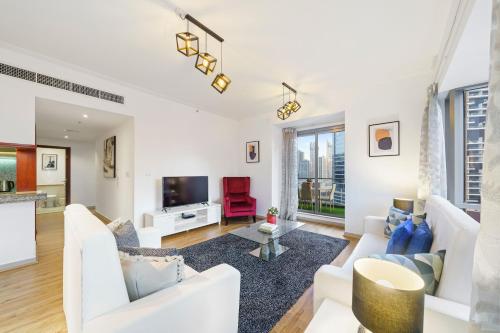 Contemporary & Roomy 2BR with Burj Khalifa view — 5-Star Luxury Hotel in Dubai, United Arab Emirates