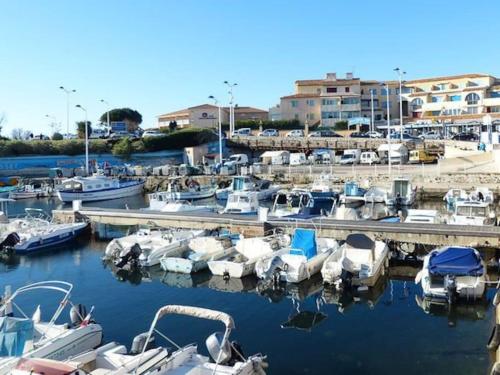 Joli Studio de Vacances Vue Mer in Sausset-Les-Pins, France