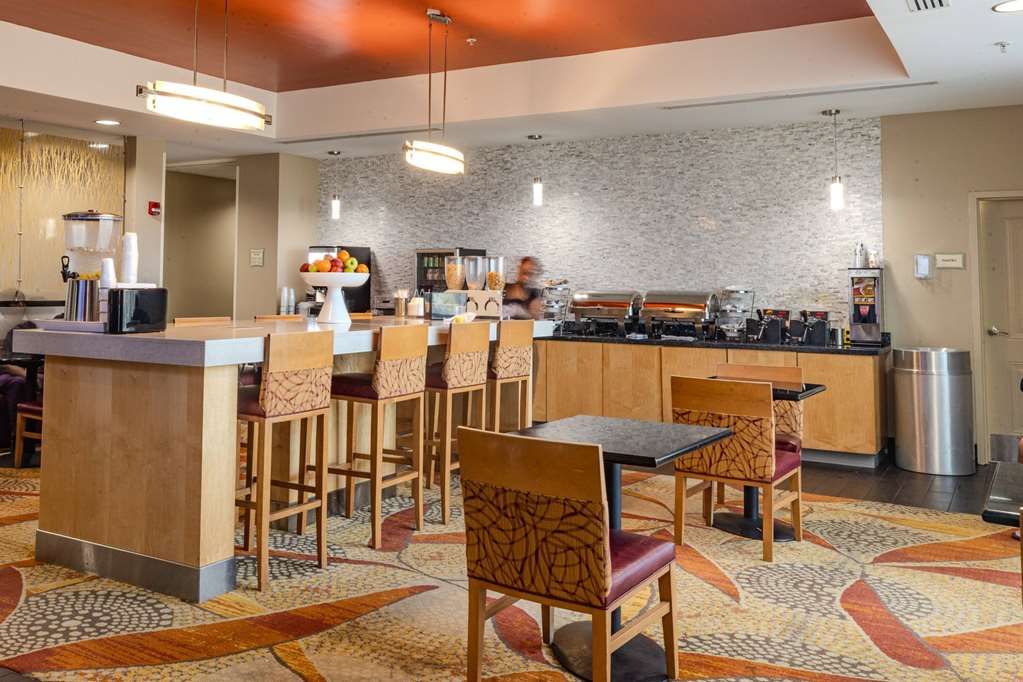 La Quinta Inn & Suites by Wyndham Starkville at MSU - photo 32