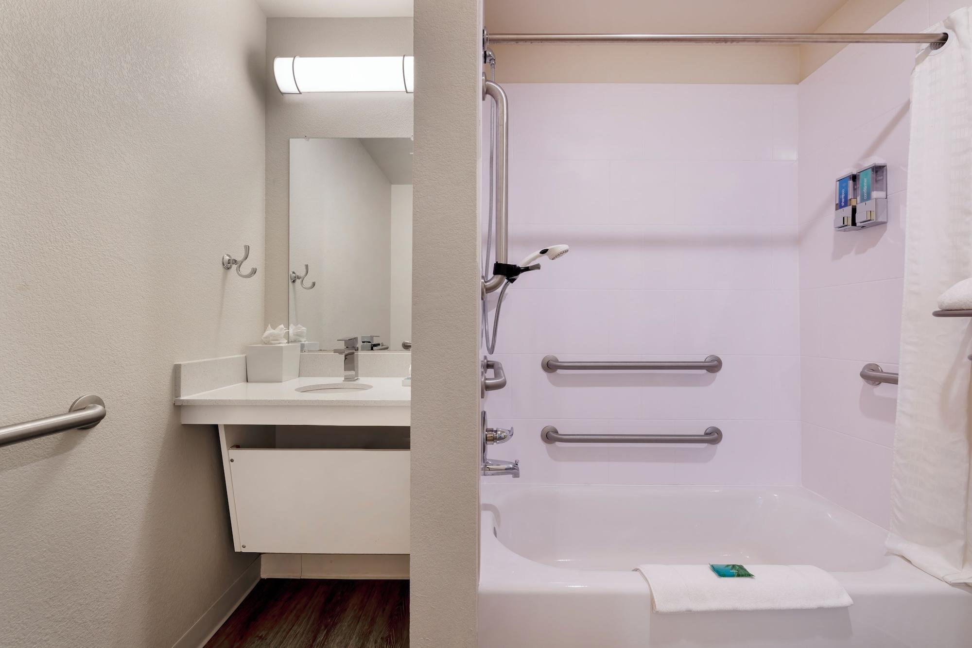 Soka Suites Dallas Las Colinas - photo 20