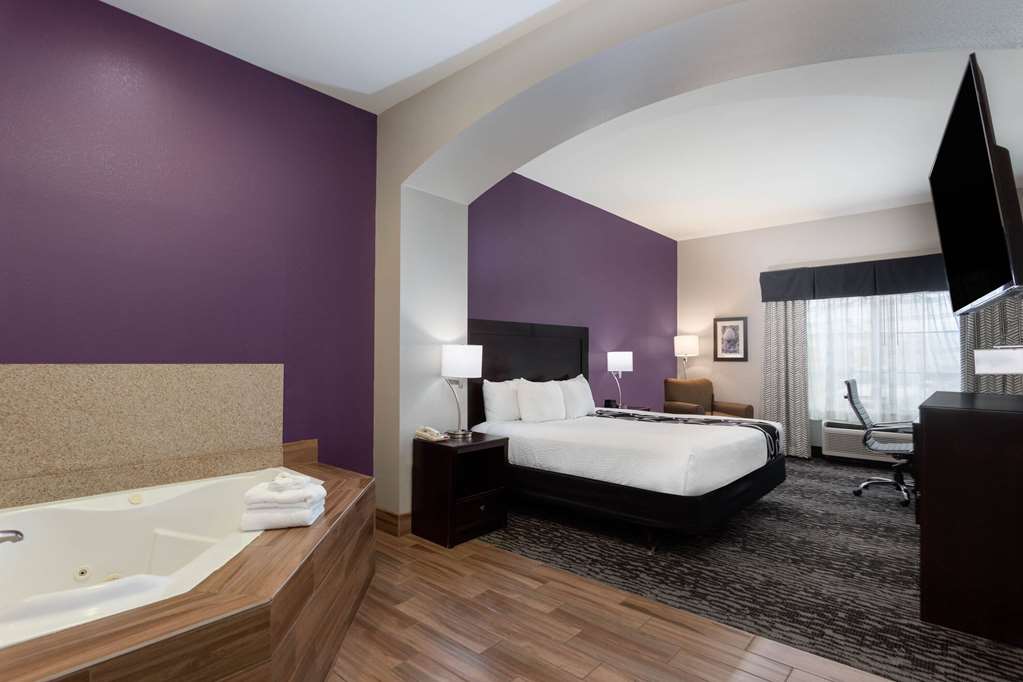La Quinta Inn & Suites by Wyndham Huntsville Airport Madison - photo 23
