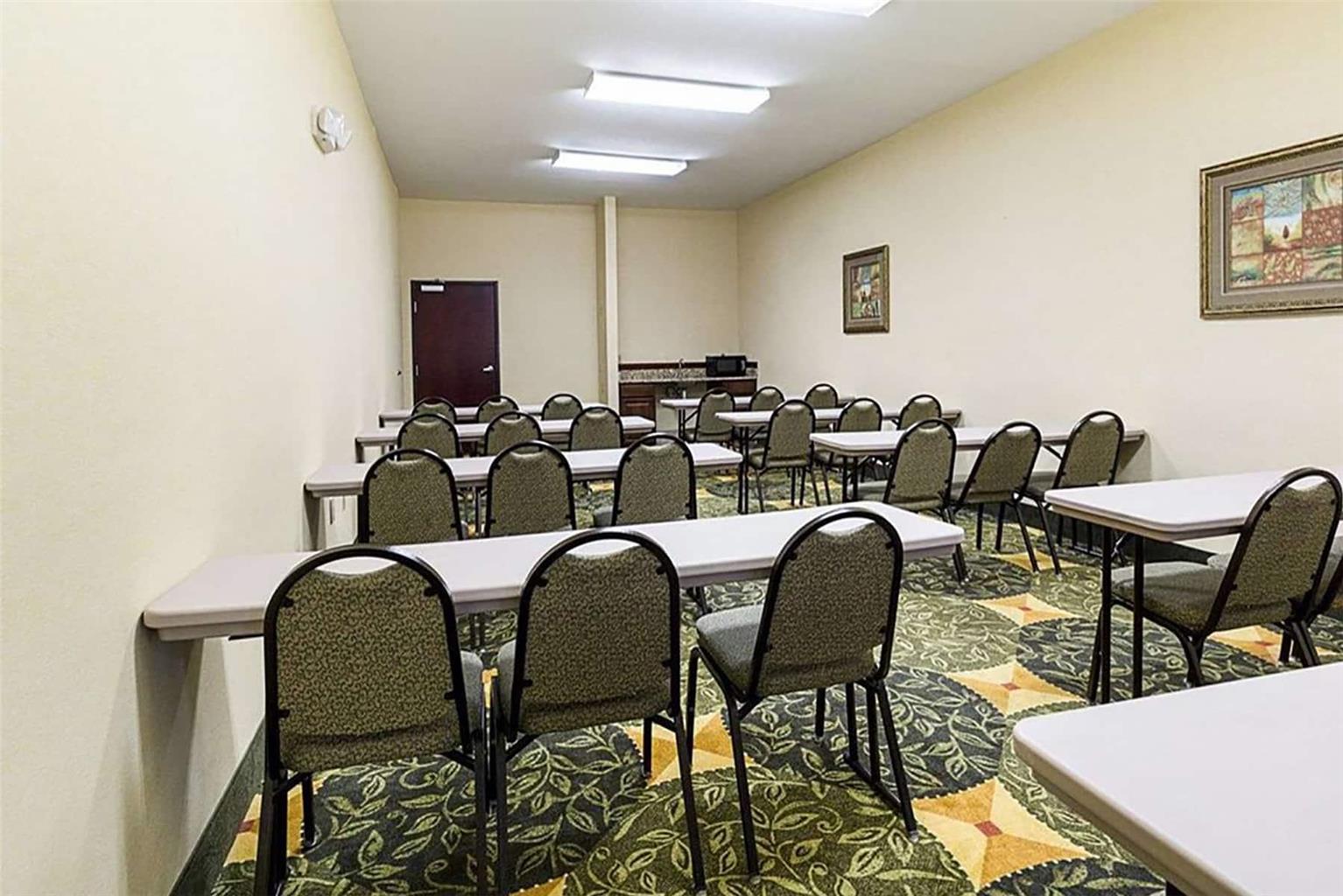 Days Inn & Suites by Wyndham Houston West Energy Corridor - photo 21