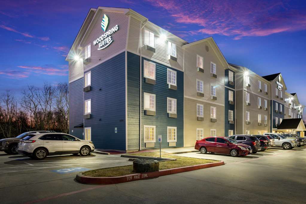WoodSpring Suites Houston La Porte - photo 3