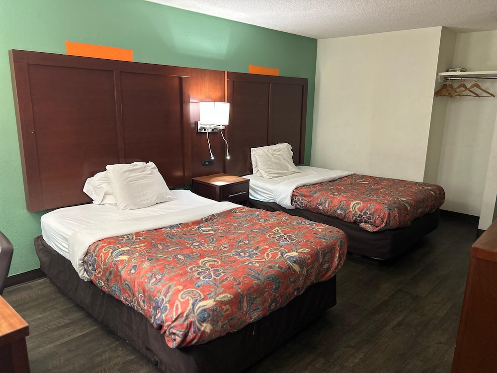 Hillcrest Motel By OYO Aurora IN Near Lawrenceburg - photo 22