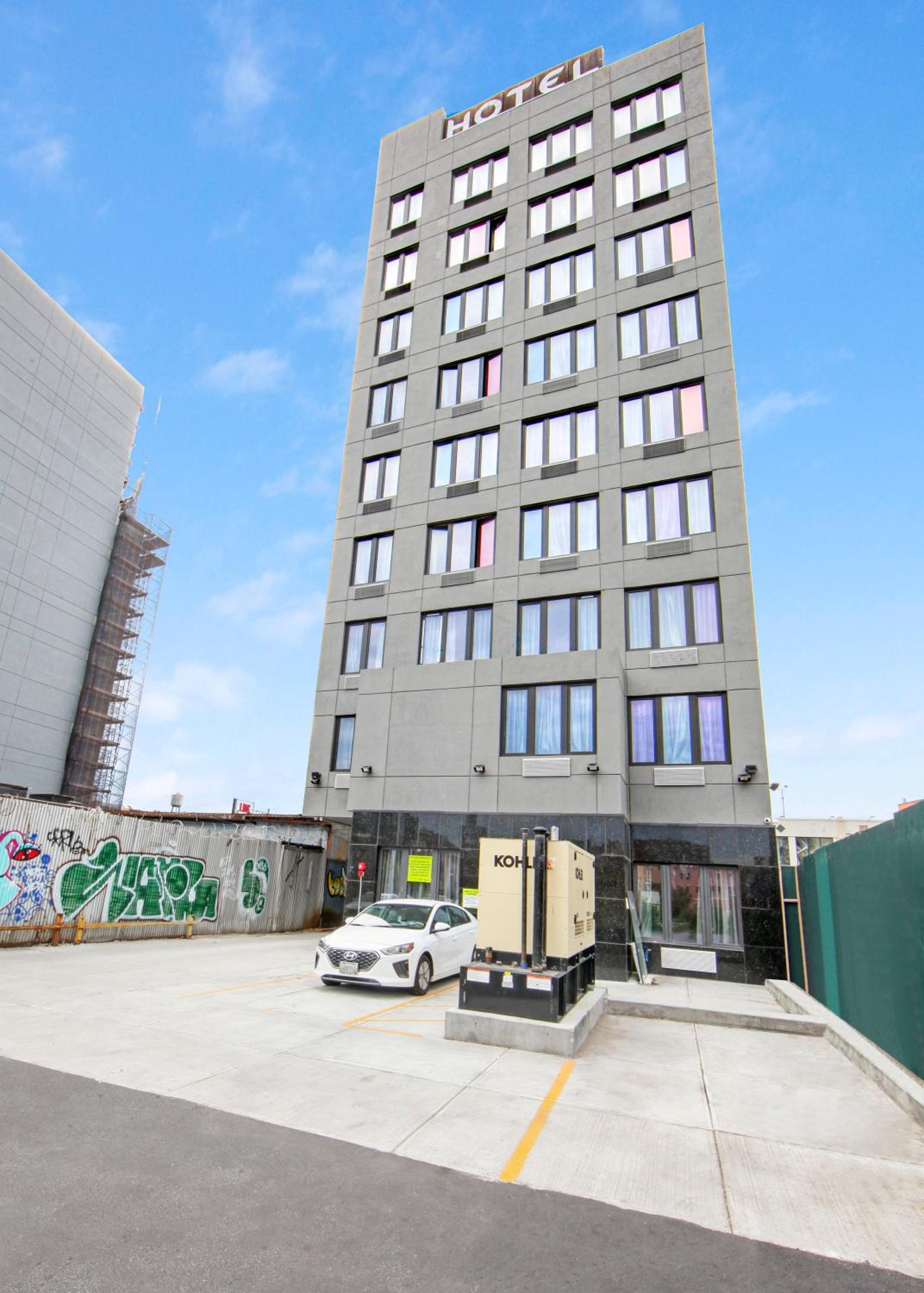 Hotel 365 Bronx - photo 3