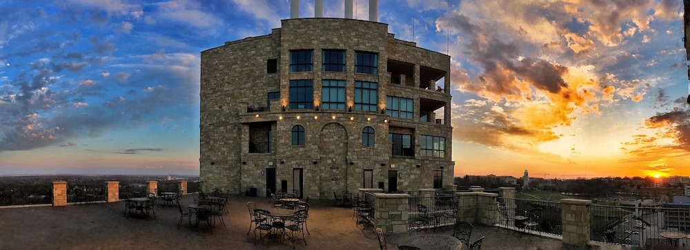 The Oread Lawrence Tapestry Collection by Hilton - photo 147