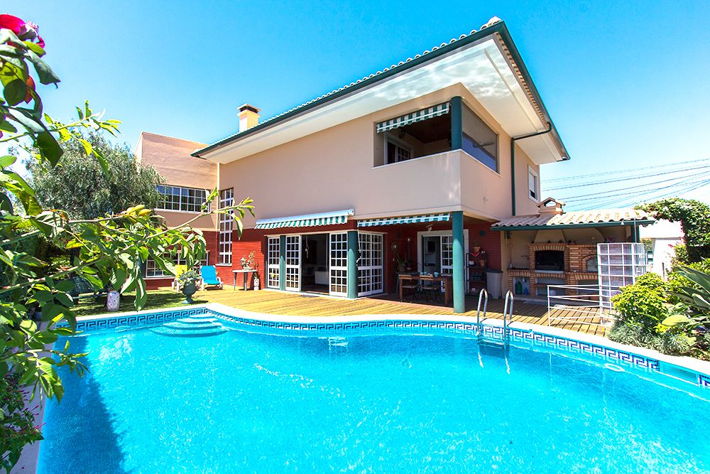 Casa do Chafariz w Pool by Homing — 4-Star Luxury Hotel in Carcavelos, Portugal