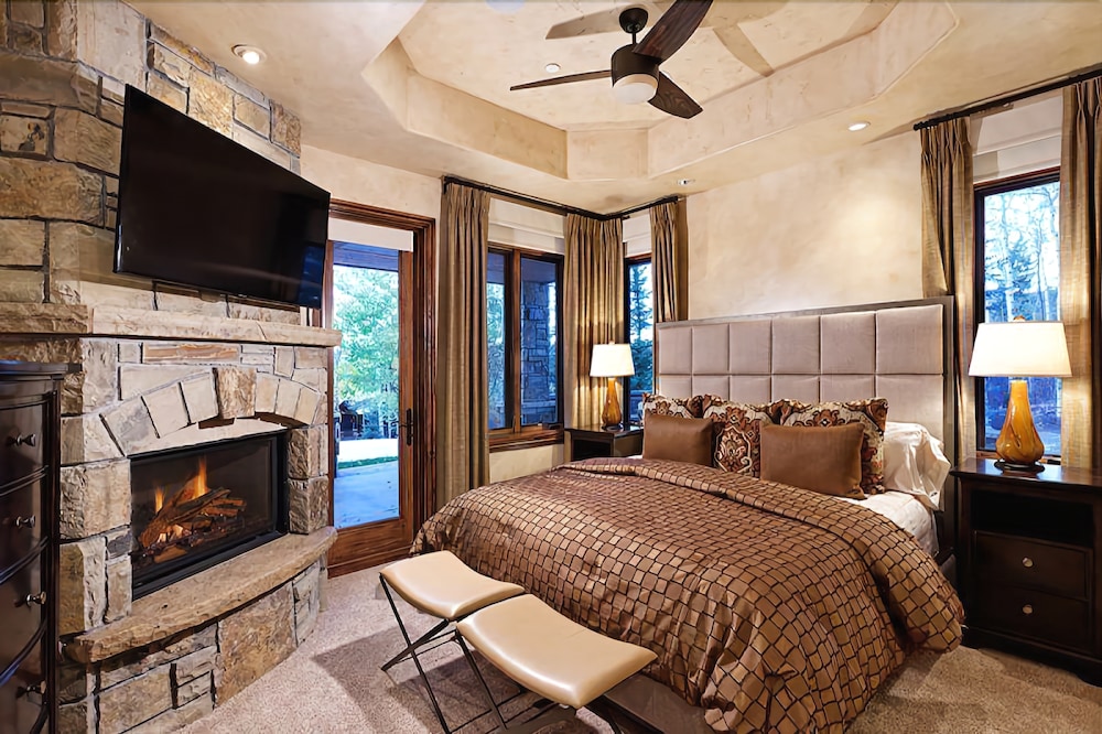 Snowmass Castle Hill — 4-Star Luxury Hotel in Snowmass Village, United States