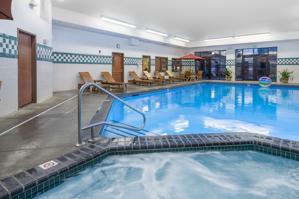 Wood River Inn & Suites - photo 11