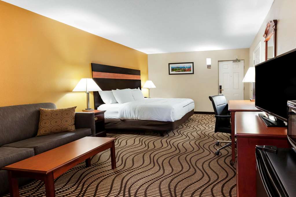 La Quinta Inn by Wyndham Sandusky near Cedar Point - photo 21