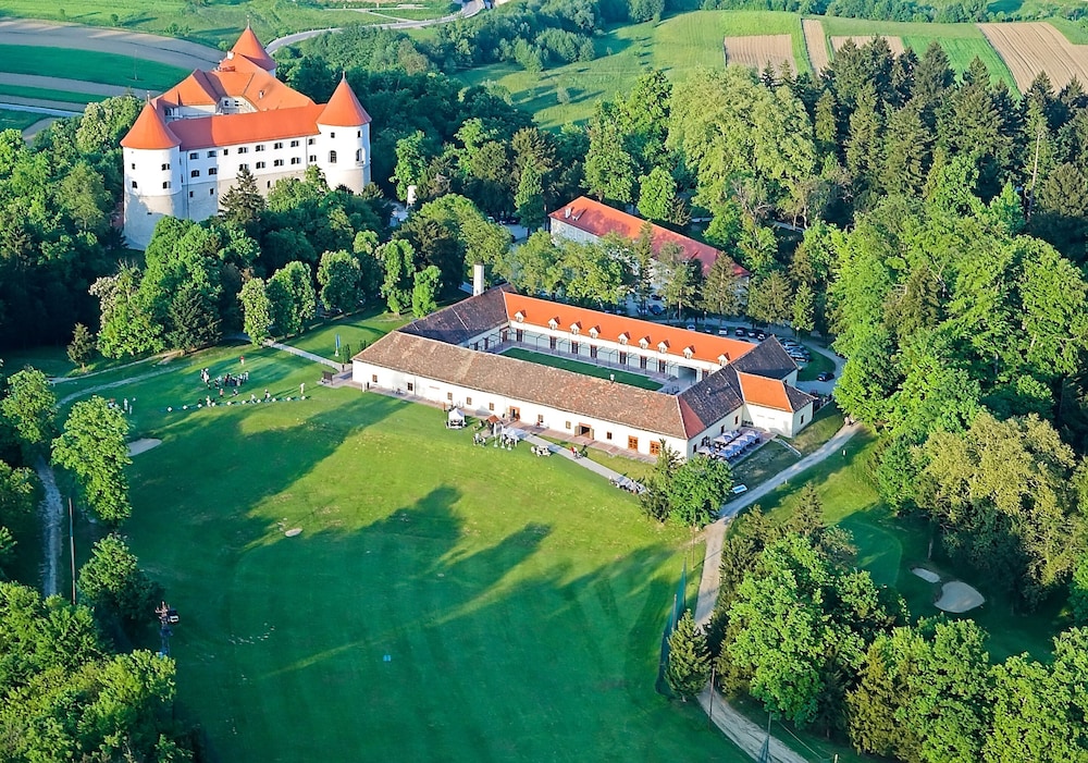 Mokrice Castle Estate — Brezice — photo 2