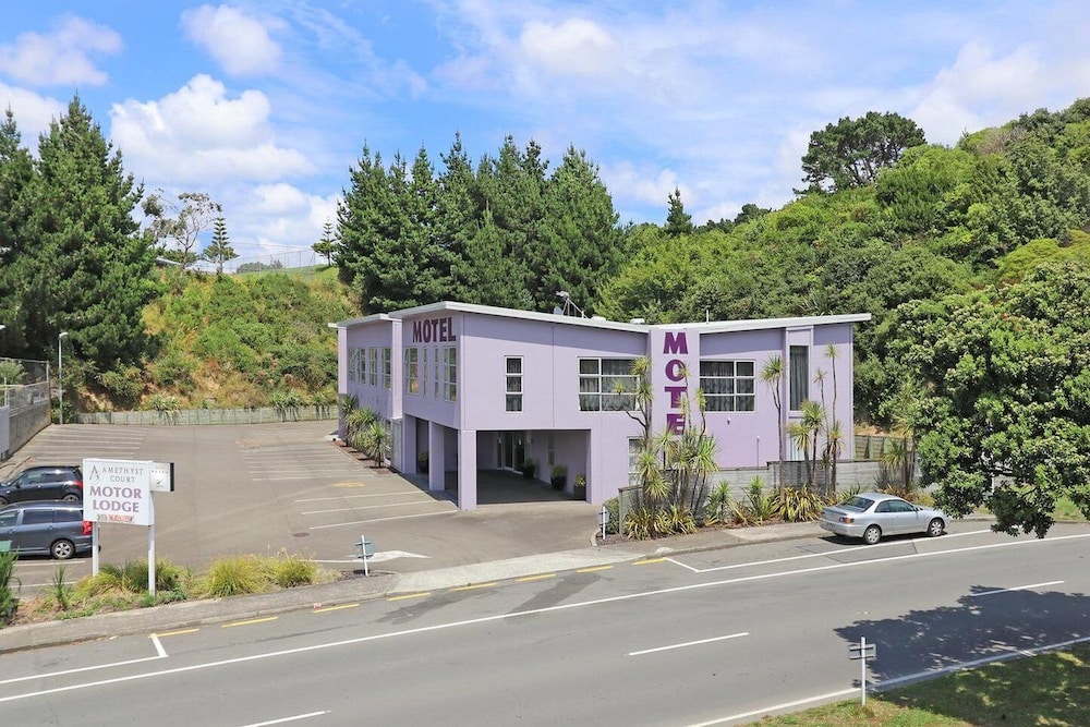 Amethyst Court Motor Lodge — 4-Star Luxury Hotel in Porirua, New Zealand