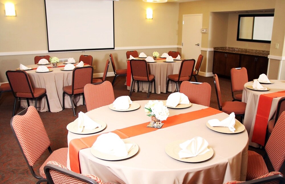 Holiday Inn Express Tifton by IHG - photo 17