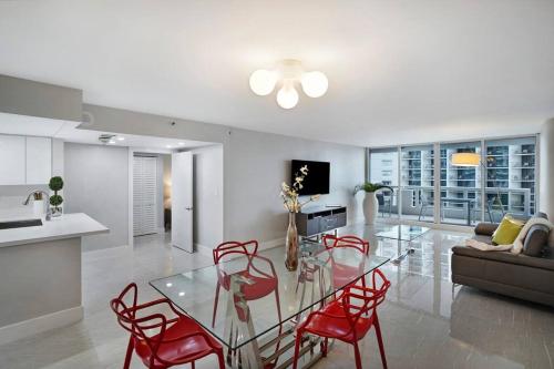 Calypso Gorgeous Miami Renovated Spacious Condo — 4-Star Luxury Hotel in Miami, United States