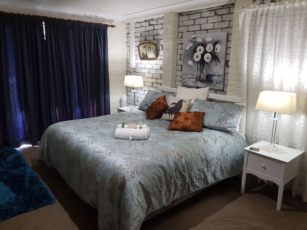 Tenterfield Boutique Accommodation — 4-Star Luxury Hotel in Tenterfield, Australia