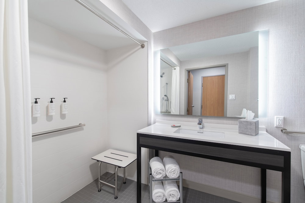 Holiday Inn Express South Burlington Downtown - photo 20