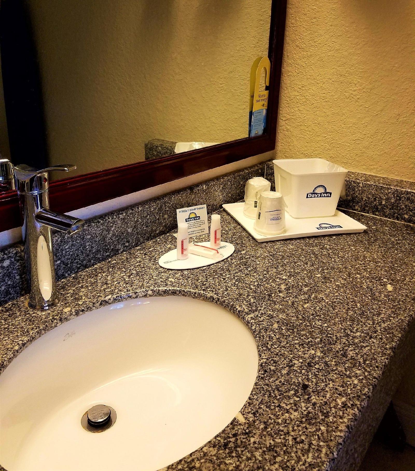 Days Inn and Suites by Wyndham Clermont - photo 22