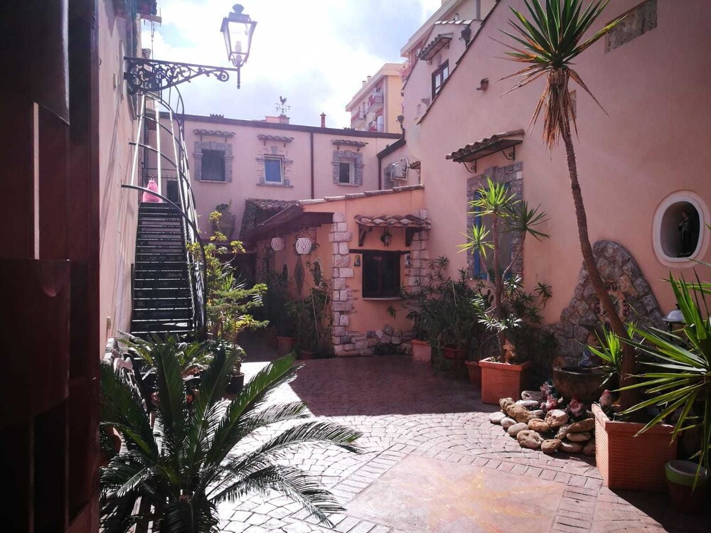 Seven Rooms - carbon neutral hotel in Palermo