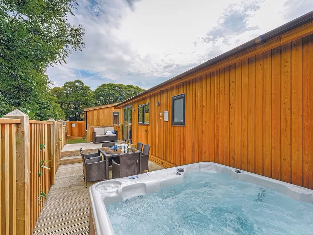 Six Berth pet Free Lodges in Oldham, United Kingdom