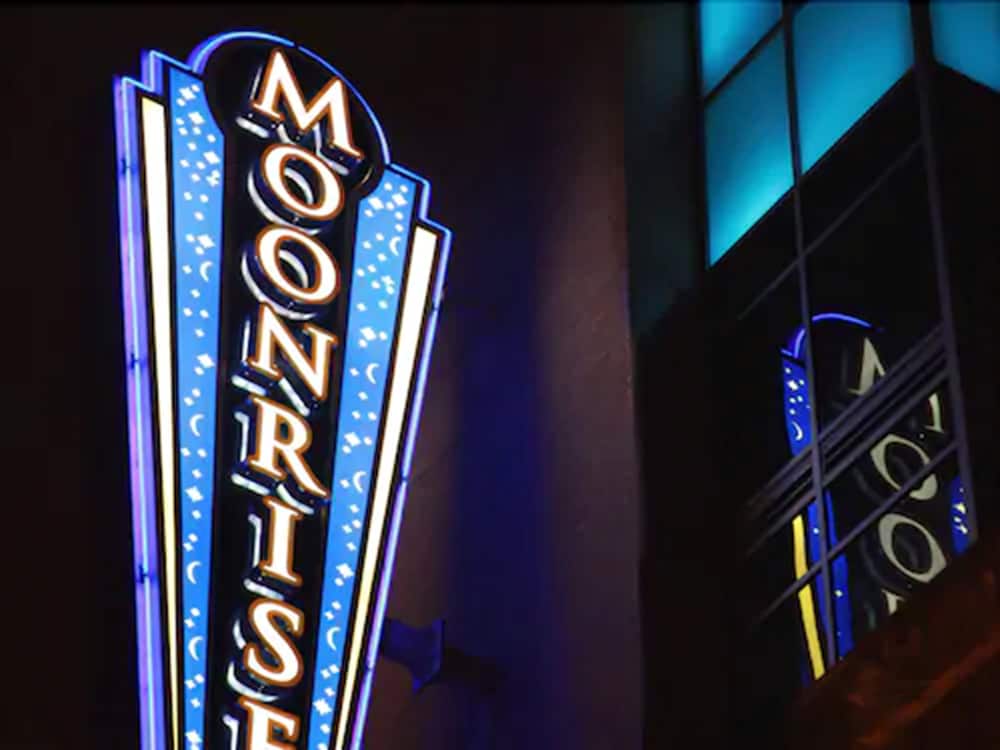 Moonrise Hotel - photo 39