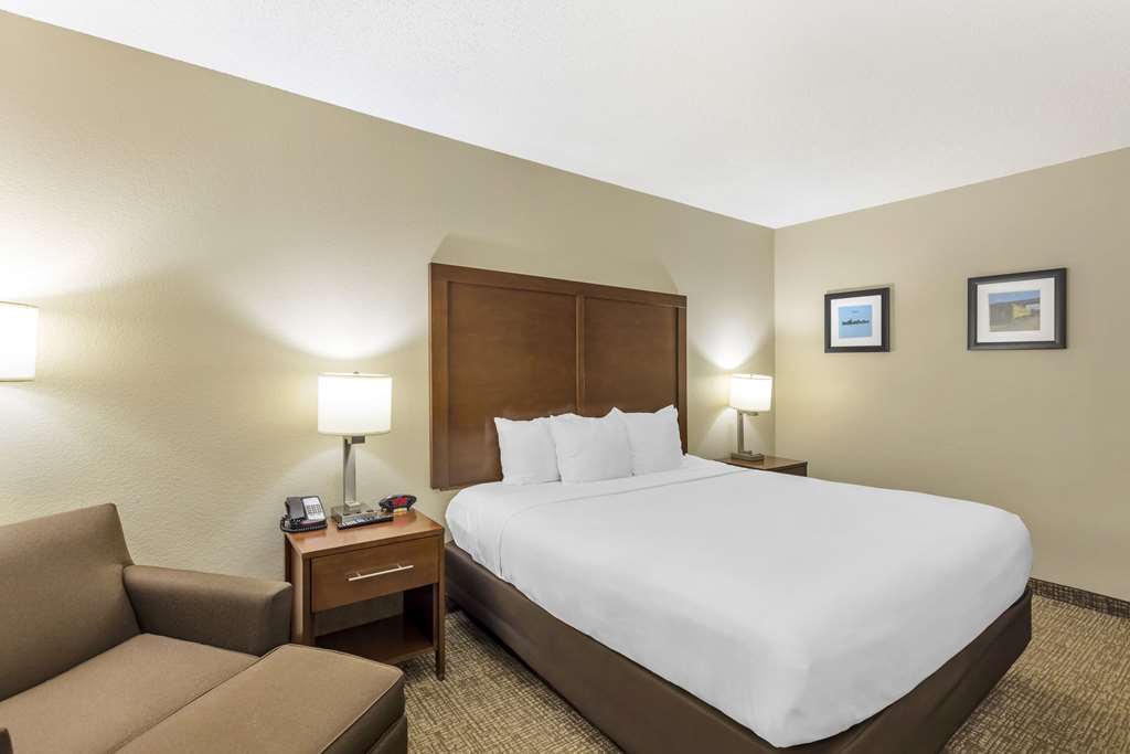 Comfort Inn Meridian Bonita Lakes - photo 14