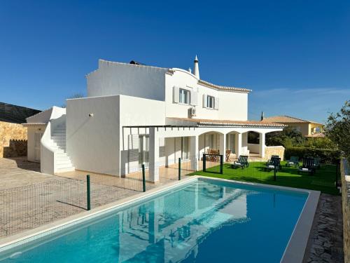 Charming house with pool and close to beaches #1946 — 4-Star Luxury Hotel in Lagos, Portugal