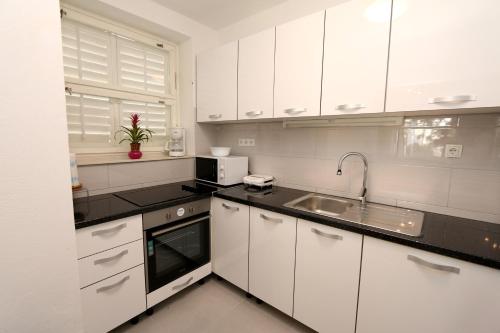 Apartment Mira Lapad