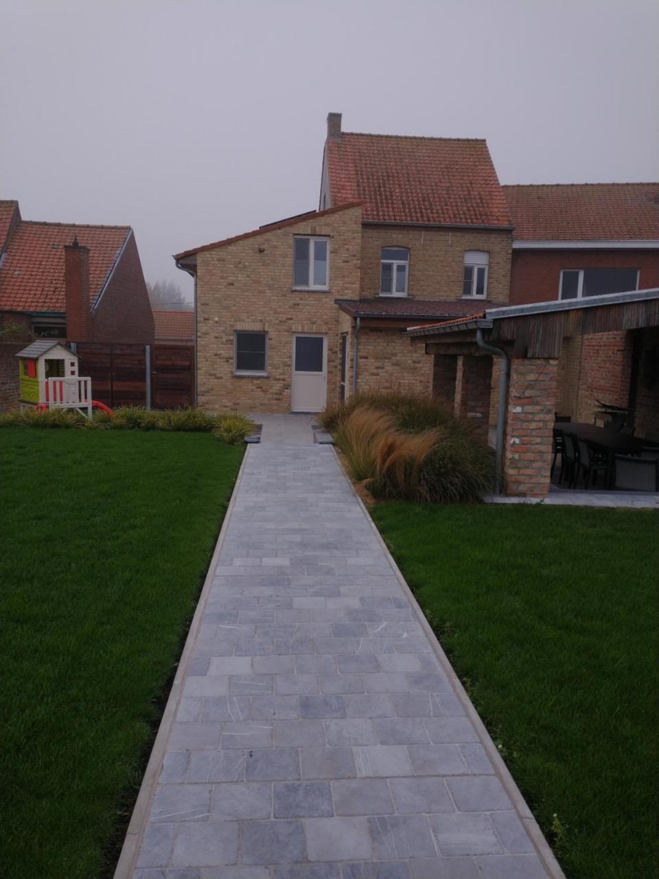 Up de platse - carbon neutral hotel in Unknown City