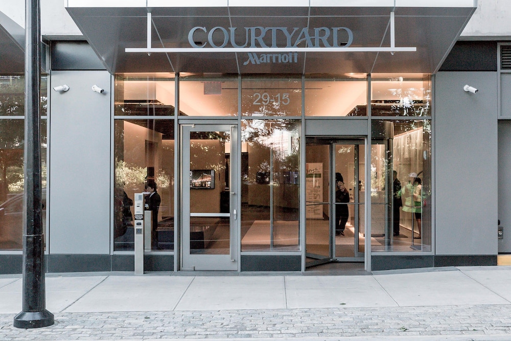Courtyard Long Island City New York Manhattan View - photo 46