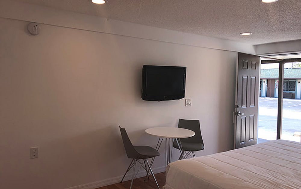 Spinnaker Inn of Naples - photo 22