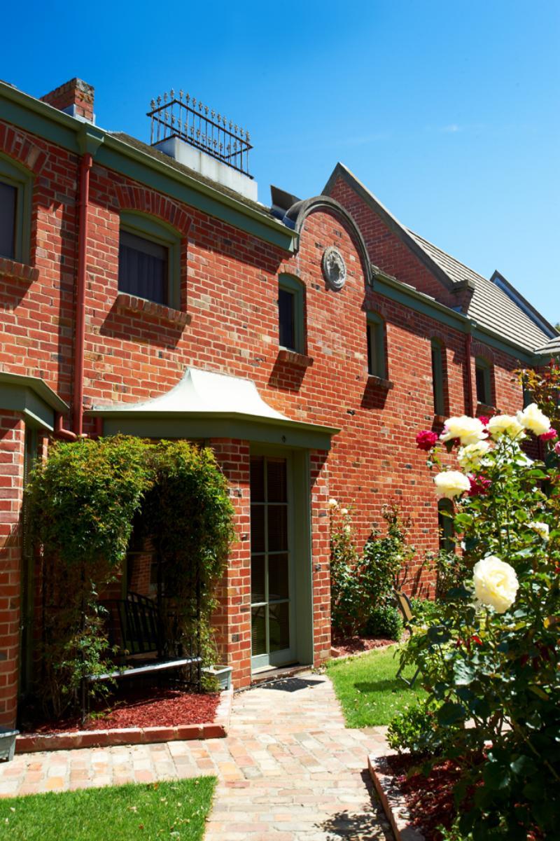 Ballarat Mews — 4-Star Luxury Hotel in Golden Point, Australia