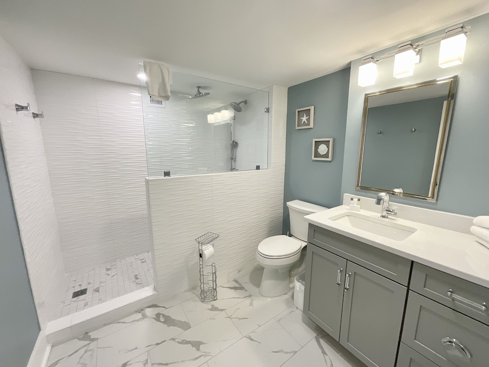 1003 Brighton Fully Remodeled And Access To Resort Amenities 2 Bedroom Condo - photo 12
