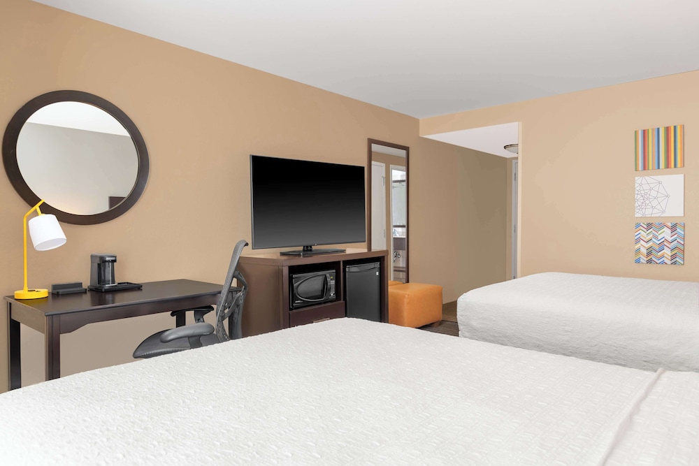 Hampton Inn & Suites Madison Downtown - photo 15