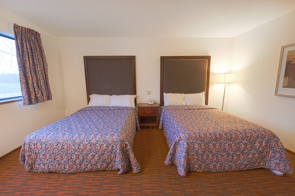 Harlan Inn and Suites - photo 24