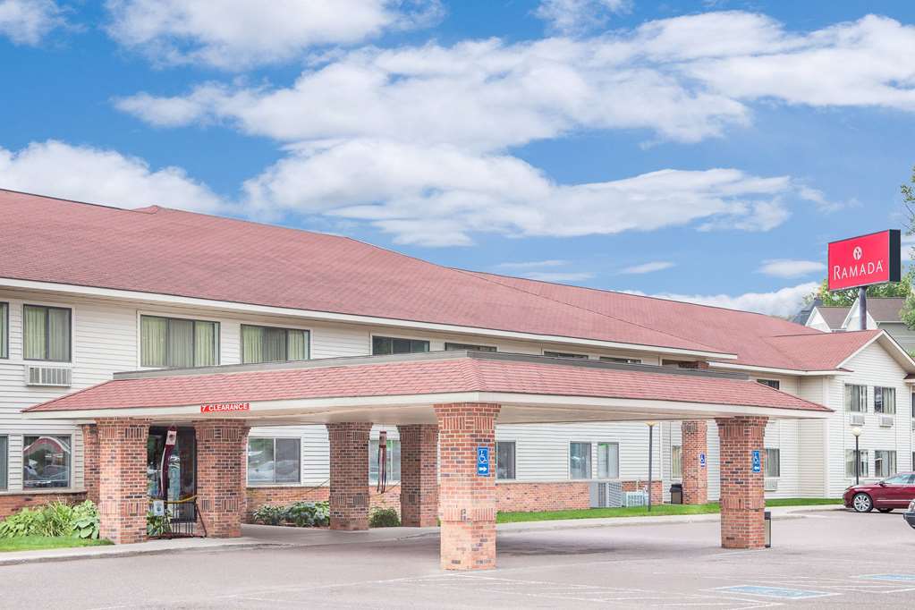 Ramada by Wyndham Hancock Waterfront in Hancock, United States