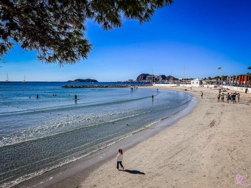 L’Escale Marine Wifi Parking Proche port in La Ciotat, France
