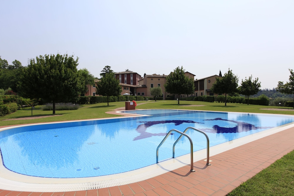 Appartamenti I Cortivi — 4-Star Luxury Hotel in Costermano, Italy