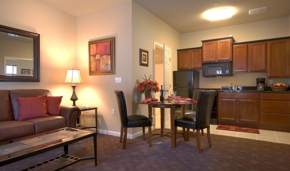 Stratford Suites - photo 6